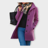 Eleganten volnen plašč z gumbi