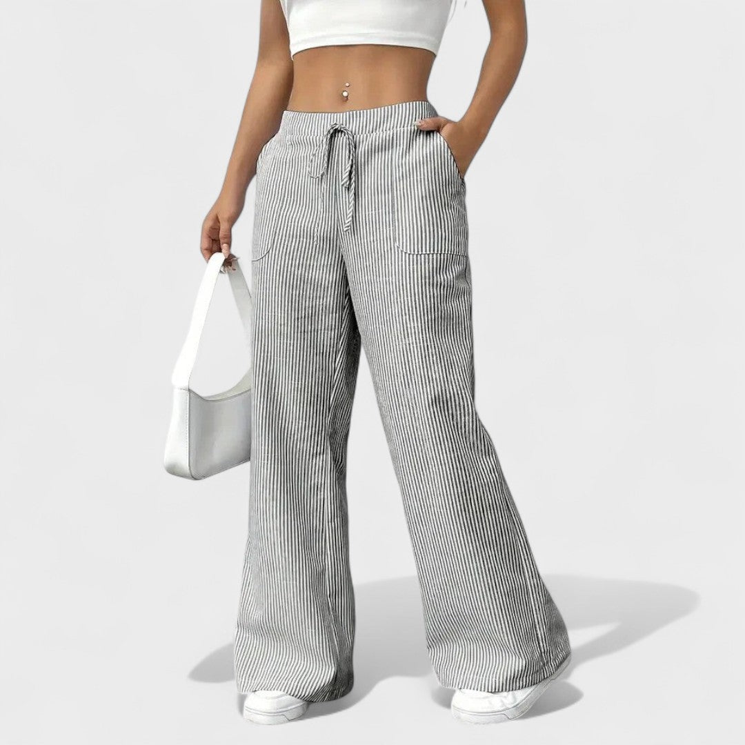 Maria - Sproščene hlače z elegantnimi detajli