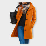 Eleganten volnen plašč z gumbi