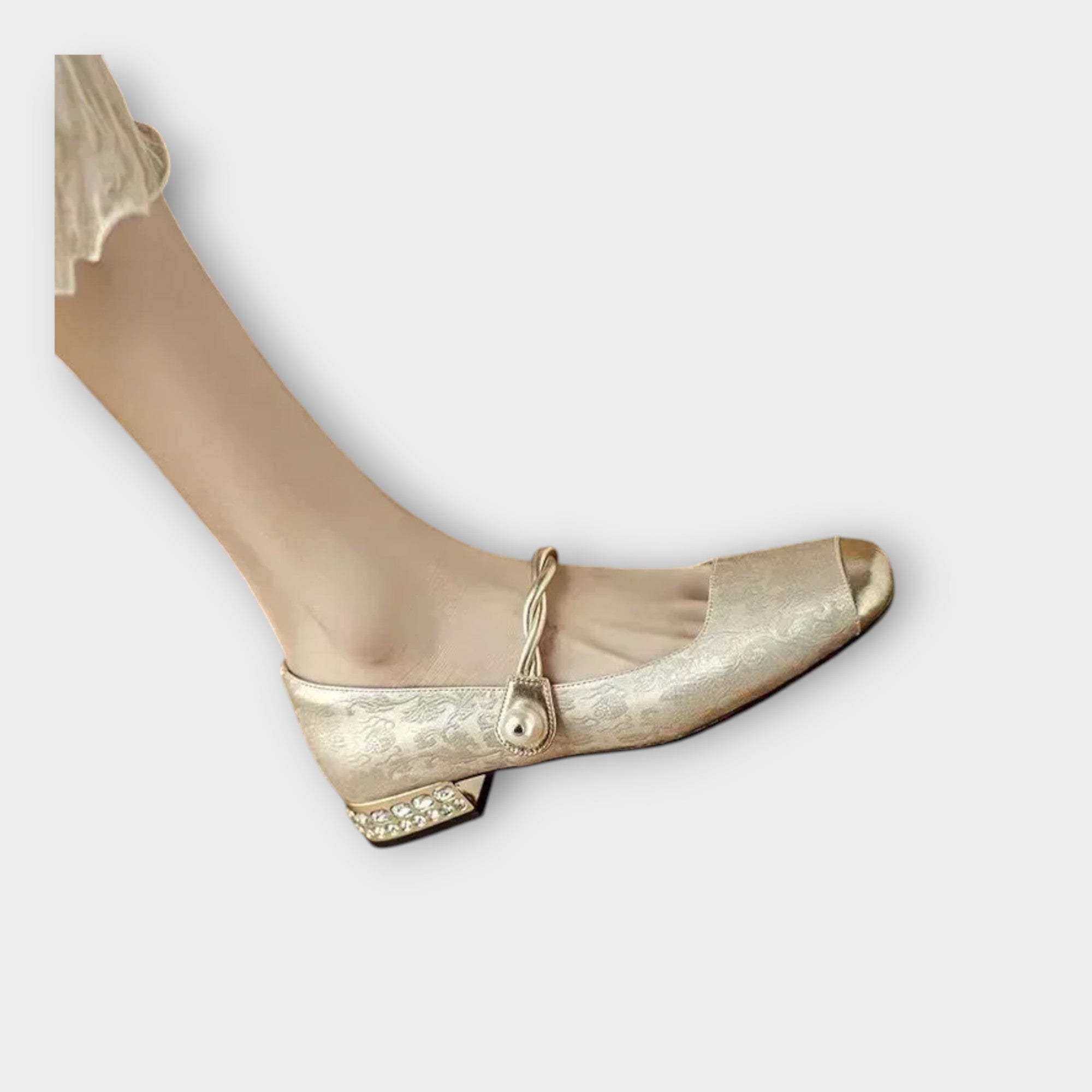 Tainara - Elegantne balerinke s sofisticiranimi detajli