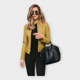 Usnjena jakna z modernimi linijami