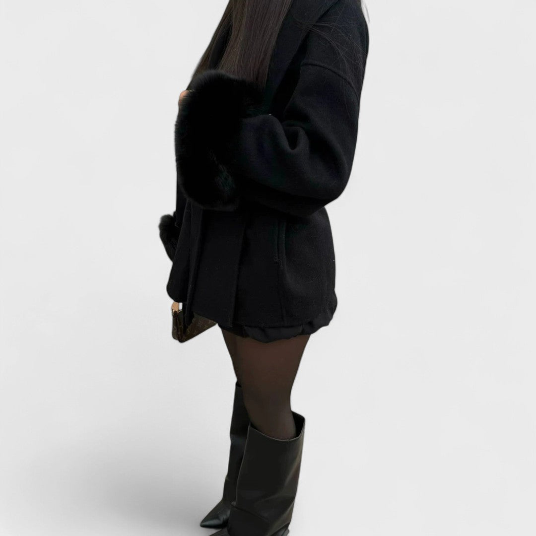 Woolcat – Eleganten plašč z usnjenimi detajli