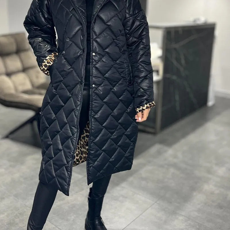 Cristiana – Srednje dolga obleka z oblogo, ki se lahko obrne, s leopardjim podlogo